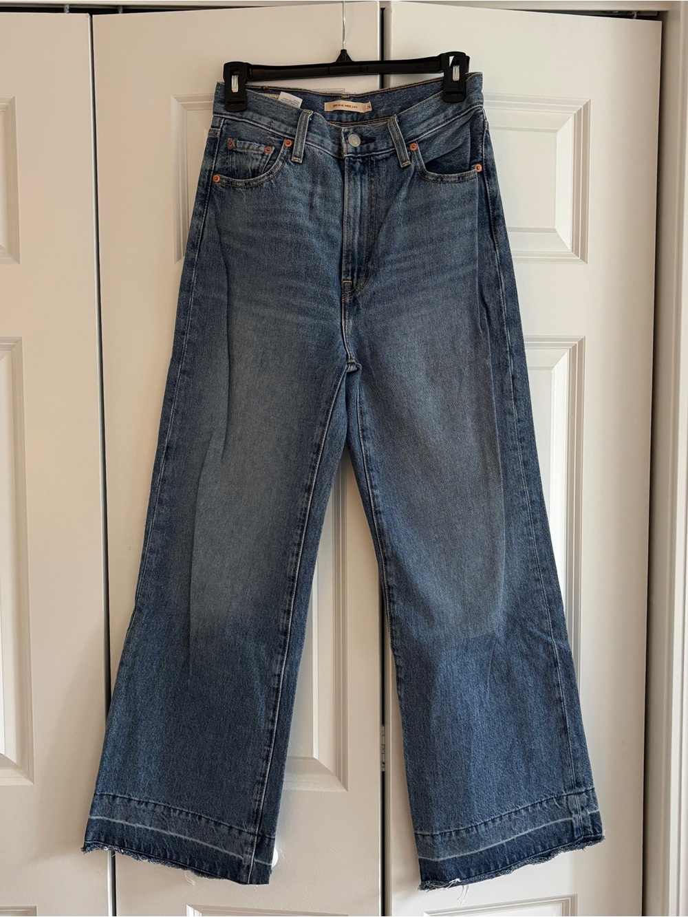 Levi’s Ribcage Wide Leg size 26x30 - Picture 3 of 9